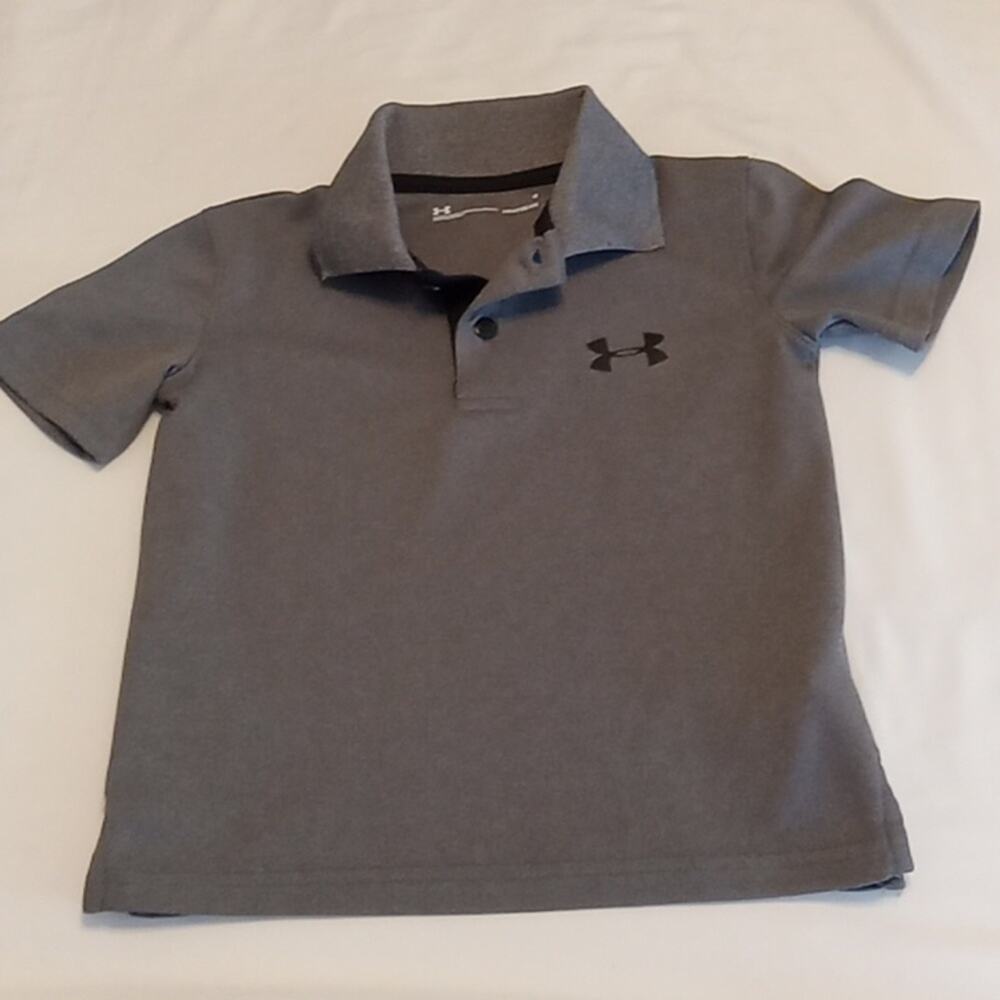 Under Armour boy's size 4 collared Heatgear gray shirt.
